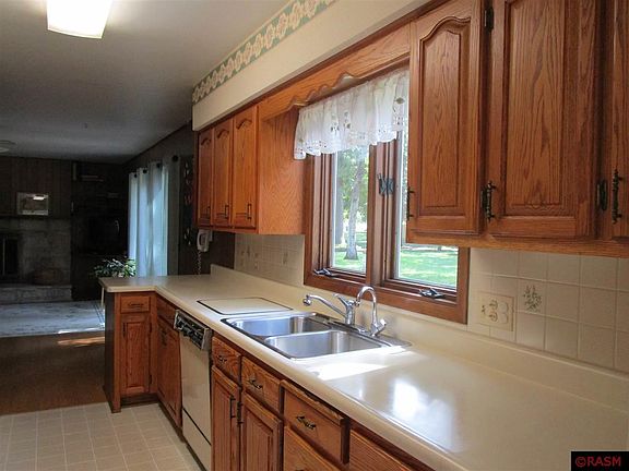 4th image of 7 Woodland Dr