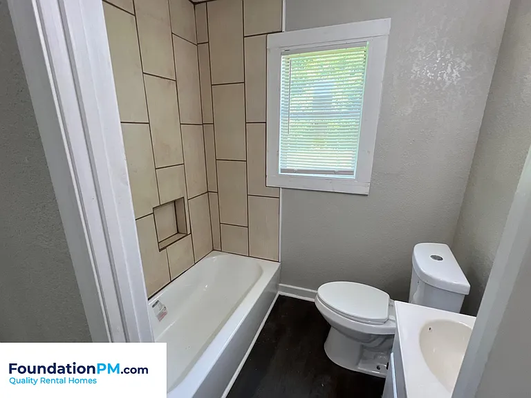 1371 E Trigg Ave — Photo 15