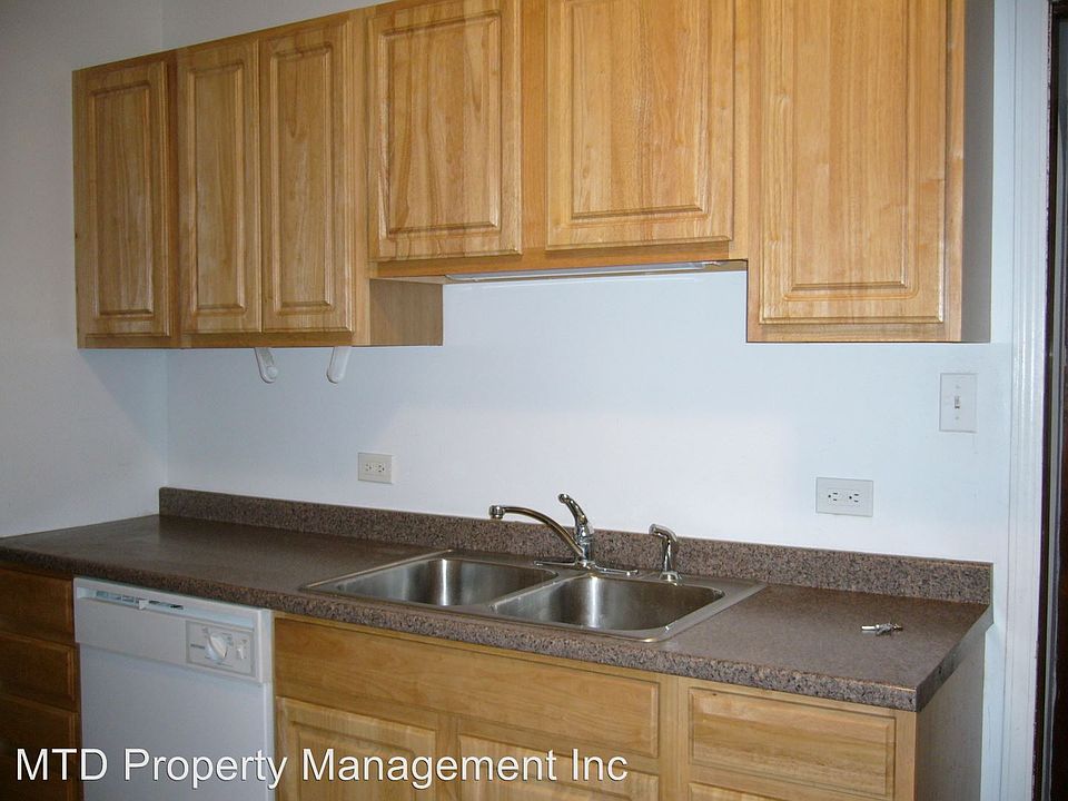 2nd image of 3355 N Whipple St APT 1N