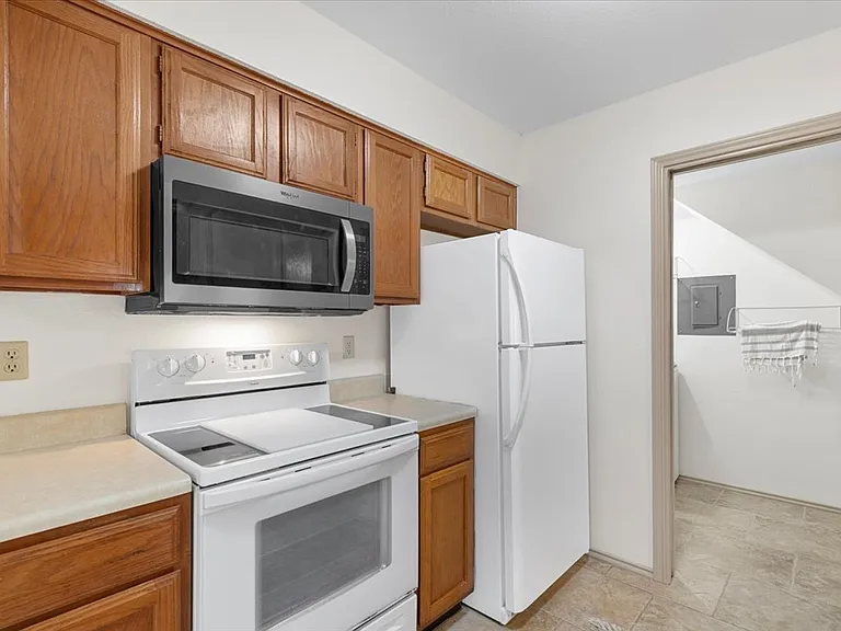 900 Taulbee Ln — Photo 12