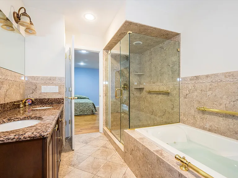 16 Norwood Ave — Photo 29