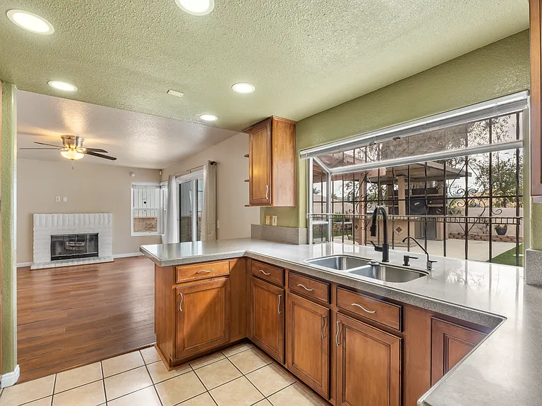 833 Joanna Dr — Photo 9