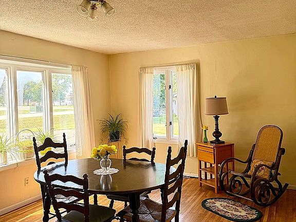 4th image of 804 Inman St