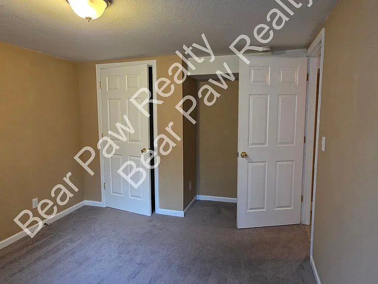 130 Williams St — Photo 7