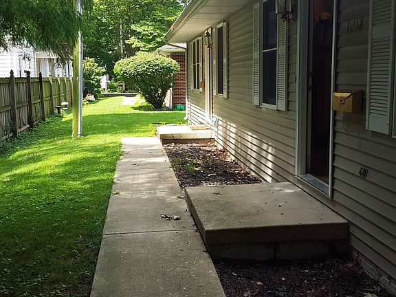 Side Walk to front door