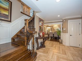 40 Bonaire Dr, Dix Hills, NY 11746