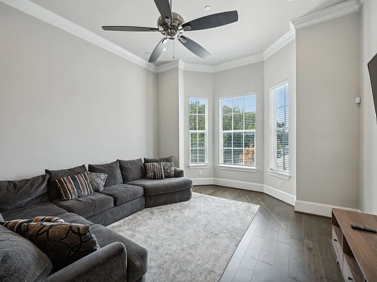 2268 Alterbrook Ln — Photo 6