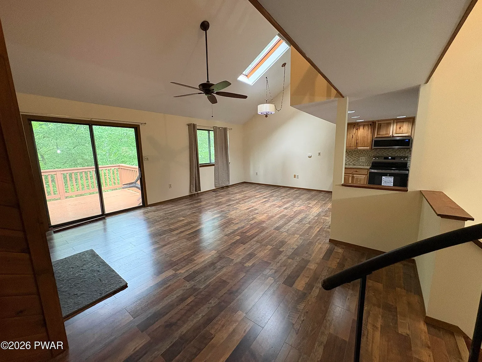 2 bed, 2.0 bath, 1090 sqft, $1,880 — Photo 3