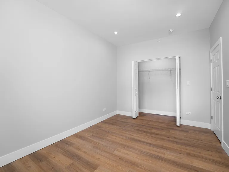 1219 W Devon Ave #205 — Photo 8