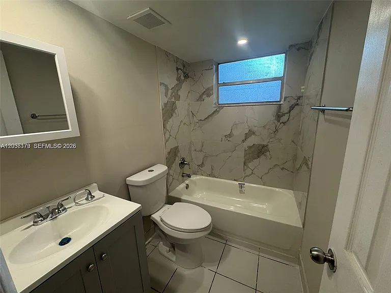 1370 NE 119th St #137006 — Photo 8