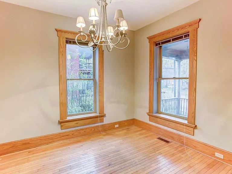 250 Wilber Ave — Photo 31