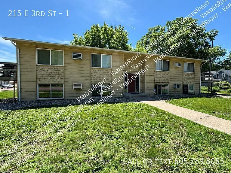 215 E 3rd St #1 — Photo 1