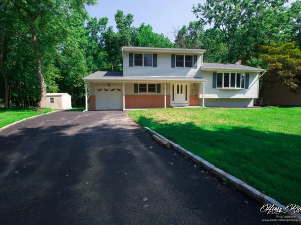 223 River Bend Rd, Berkeley Heights, NJ 07922