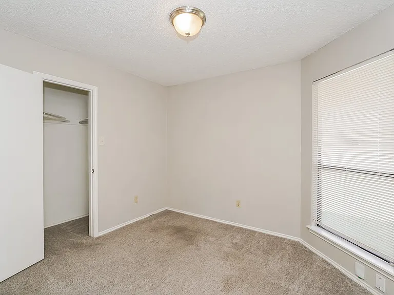 6423 Woodstream Trl — Photo 13