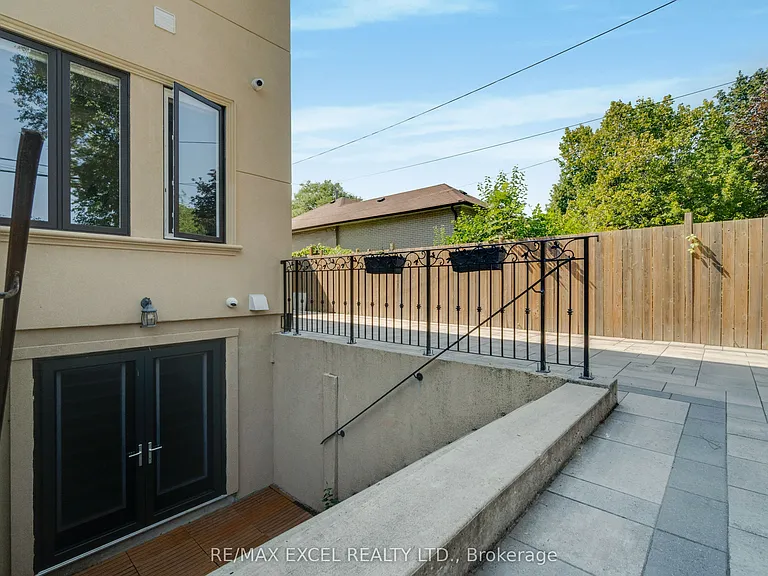 49 Kenton Dr — Photo 47