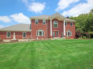 7 Autumn Ridge Rd, Oxford, CT 06478
