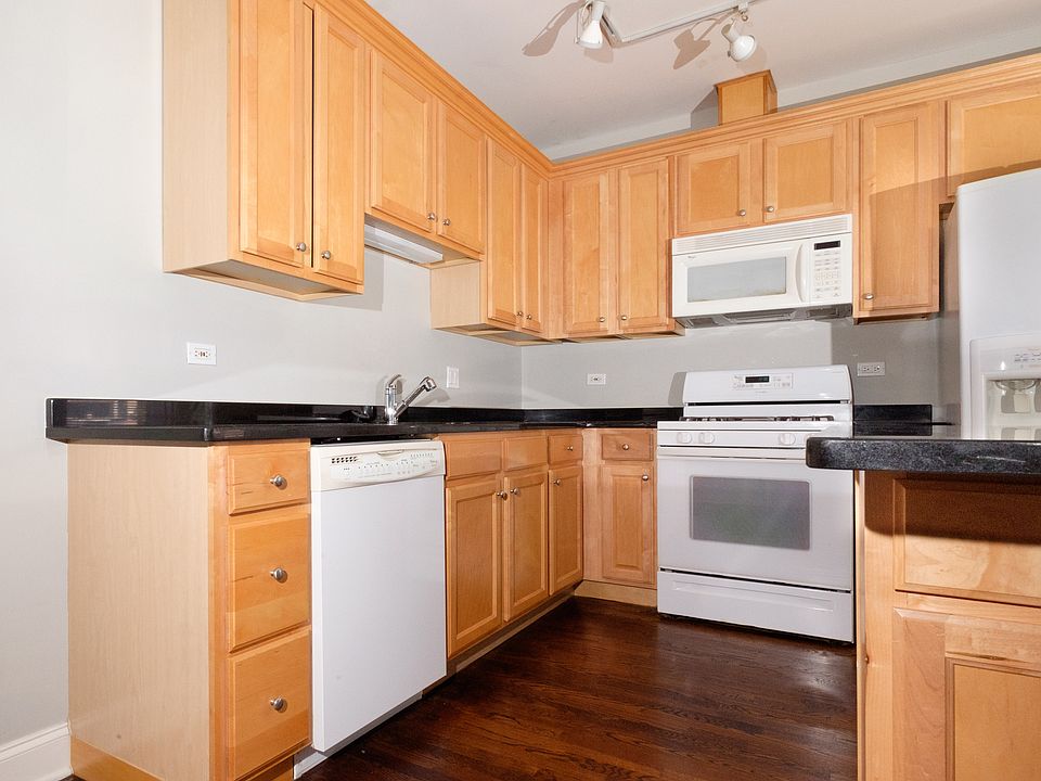 Kitchen, repainted and new appliances in stainless steel