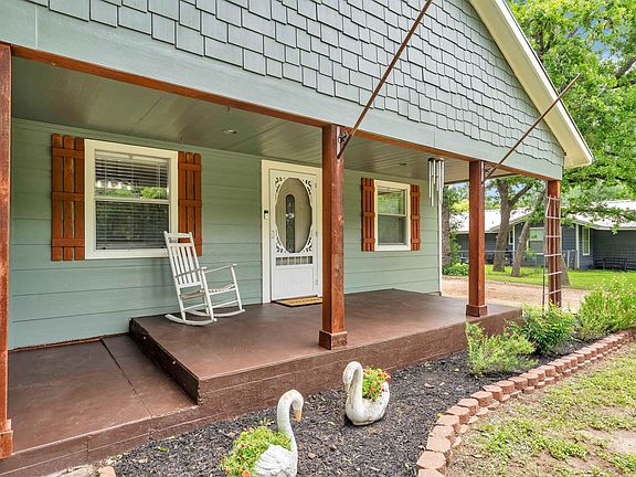 4th image of 1303 Oak Street