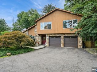 5 Ridge Ct, Hillsdale, NJ 07642