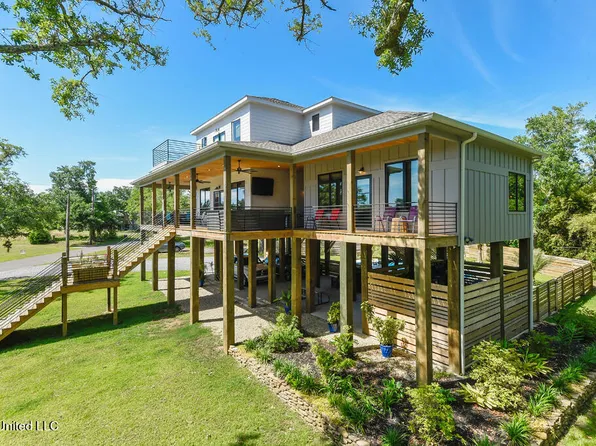 239 S Lang Ave, Long Beach, MS 39560