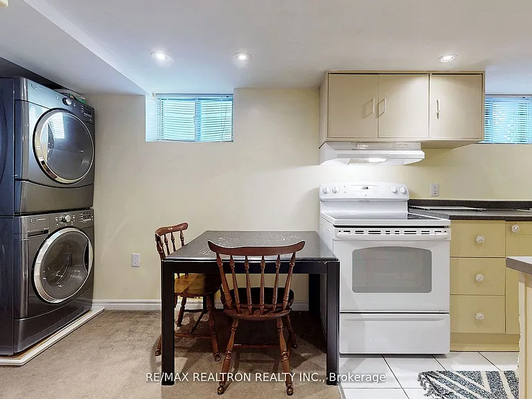 84 Santamonica Blvd #LOWER — Photo 9
