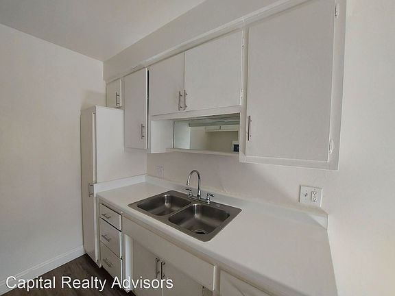 2nd image of 1940 Pine Ave APT 3