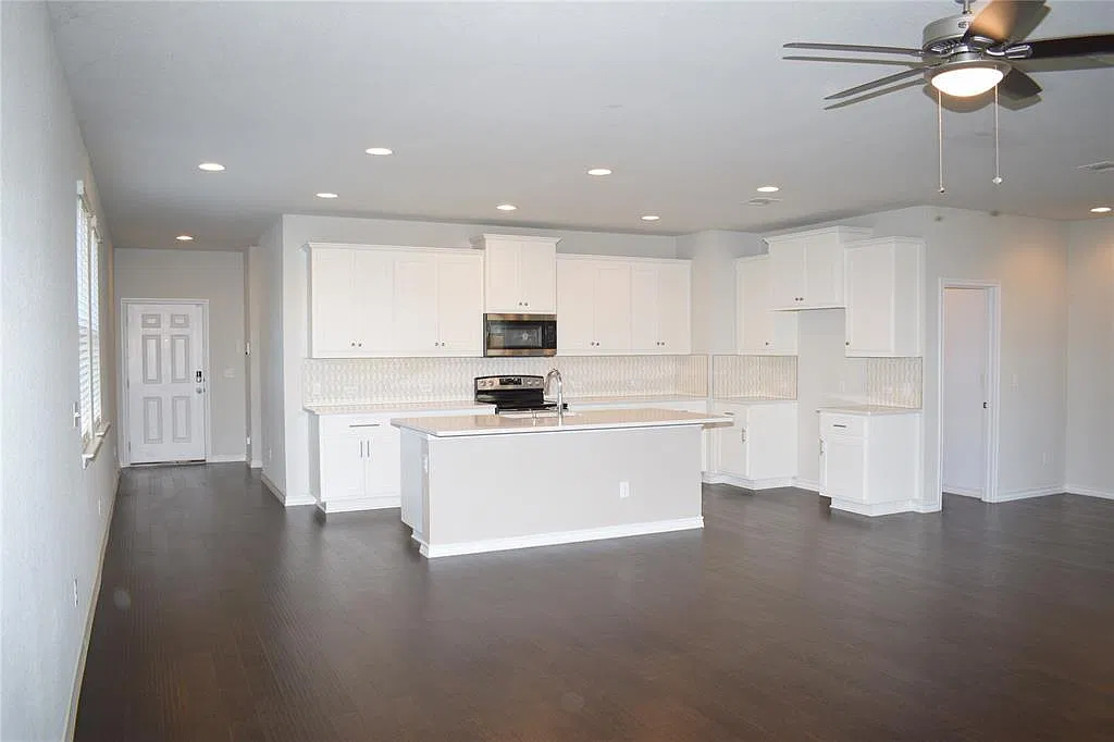 4 bed, 2.0 bath, 1924 sqft, $2,050 — Photo 4