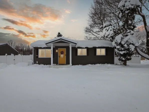 509 W Gilson St, Edmore, MI 48829