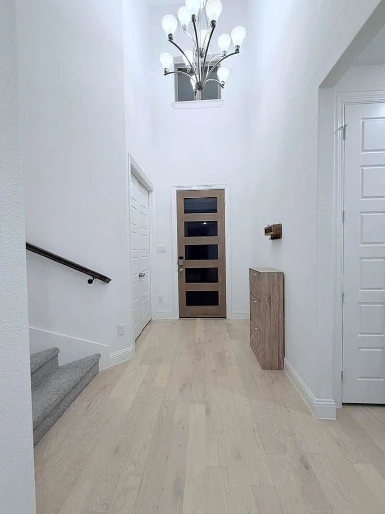 4 bed, 2650 sqft, $3,200 — Photo 3