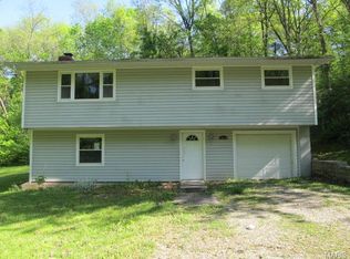 16610 Oak Bridge Rd, Brighton, IL 62012