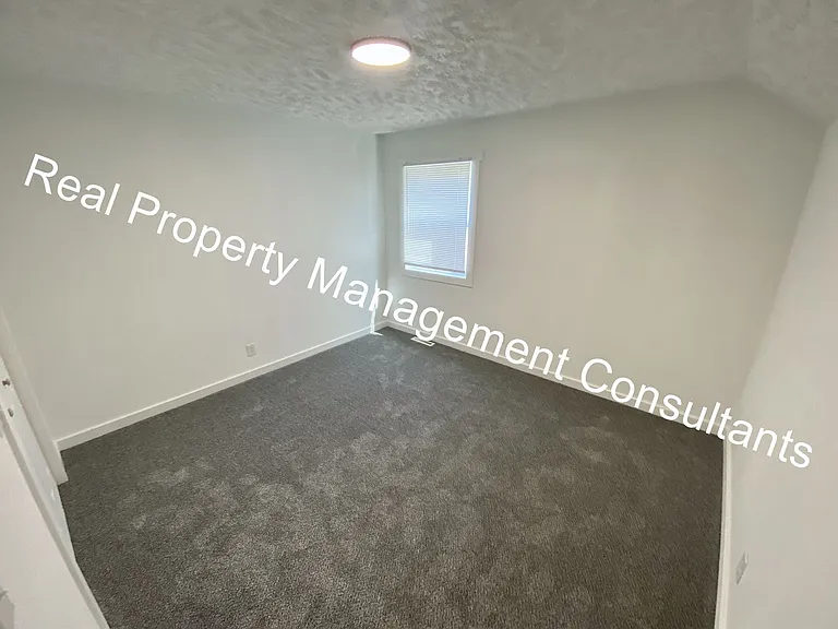 1001 Twin Oaks Ter — Photo 17