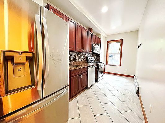 4th image of 770 Franklin Ave #2