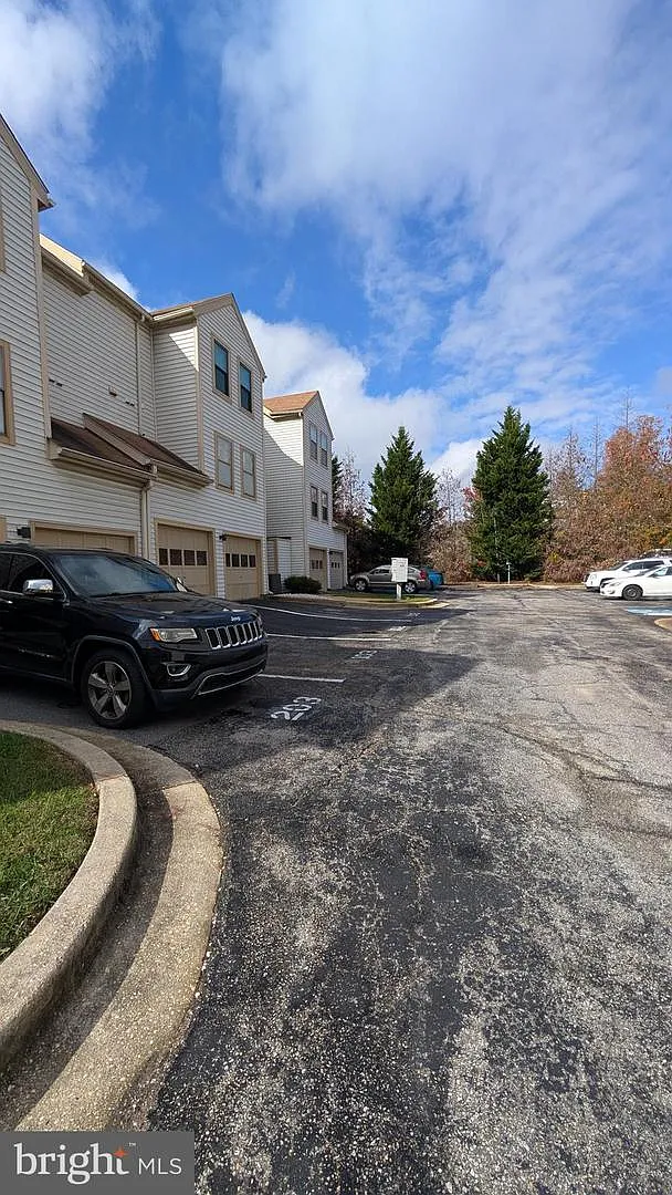 2 bed, 1.0 bath, 843 sqft, $2,100 — Photo 3