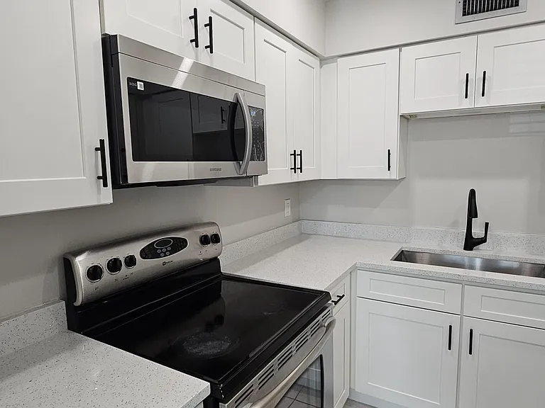 2245 SW 22nd Ave #1020 — Photo 3