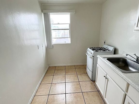 3rd image of 12111 Hawthorne Way #16