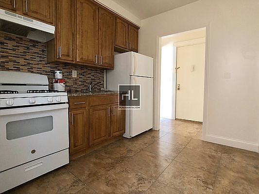 2nd image of 37 Bay 26 St #B6