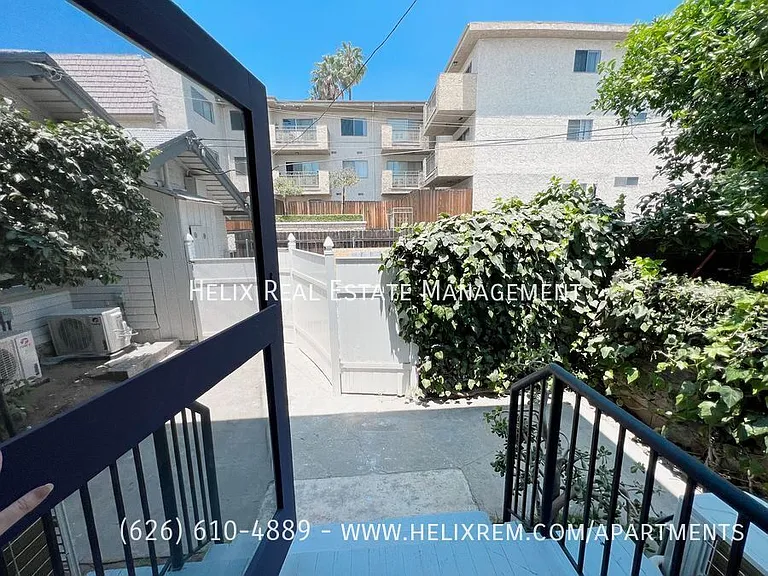 552 S Oakland Ave #4 — Photo 12