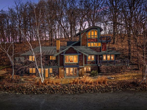 5740 Christmas Lake Point, Shorewood, MN 55331