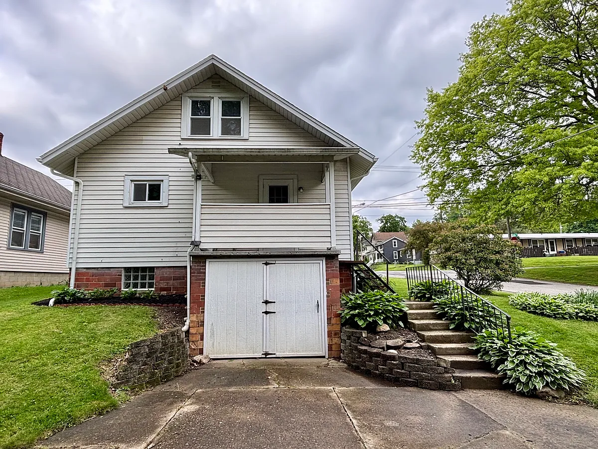 Building Photo - 825 Gasche St