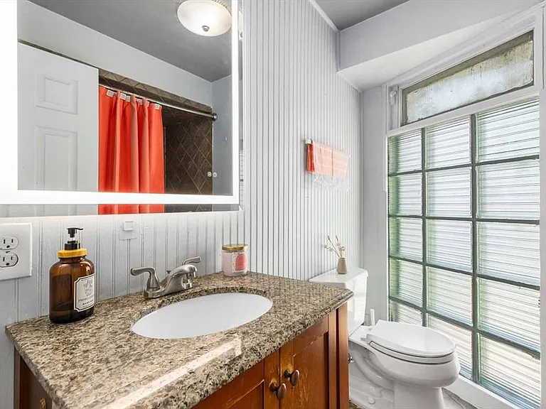 117 Pearl St — Photo 3