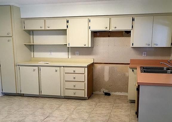 5th image of 526 Lake Dexter Blvd