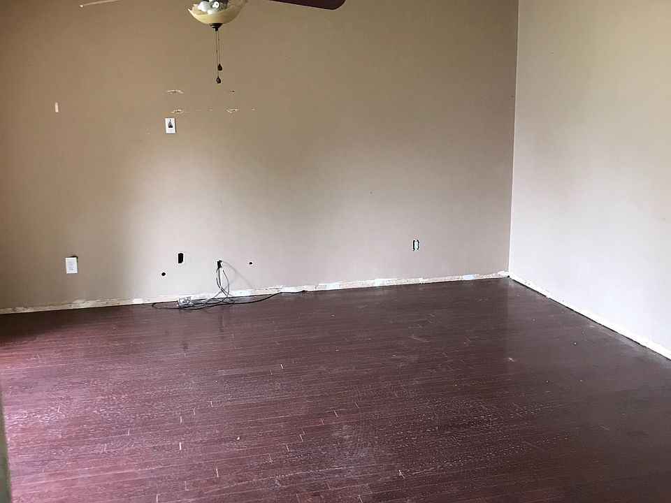 2nd image of 13713 NE 9th St