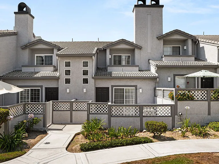 8552 Stoneyhill Dr — Photo 1