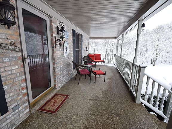 3rd image of 124 Steven Ct