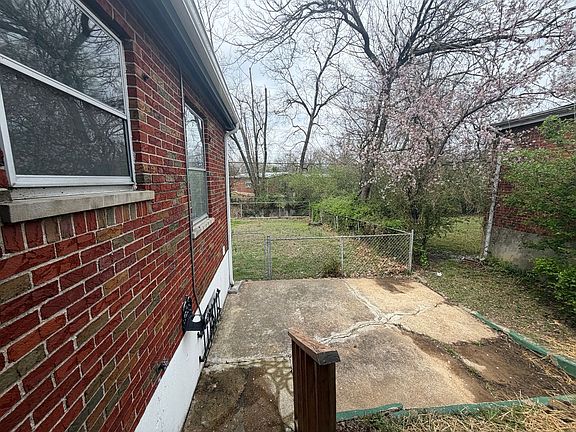 3rd image of 1315 Mendell Dr