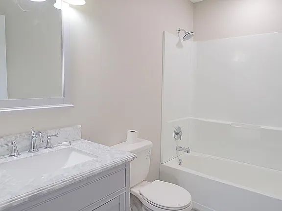 5th image of 184 1st Ave APT 1