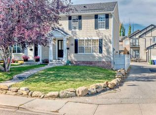 42 S Ypres Grn SW, Calgary, AB T2T6M1