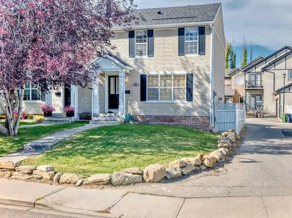 42 S Ypres Grn SW, Calgary, AB T2T 6M1