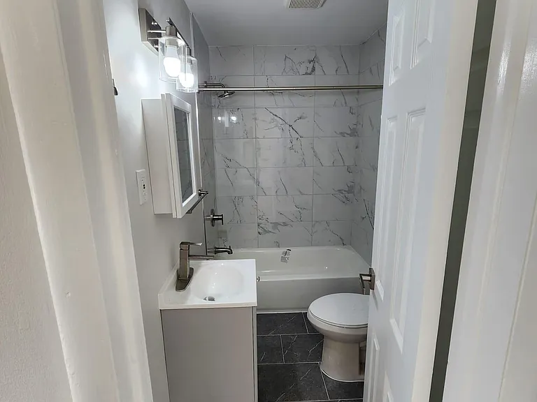 2304 Hamilton Ave — Photo 9