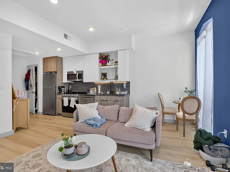 689 N Broad St #401 — Photo 10
